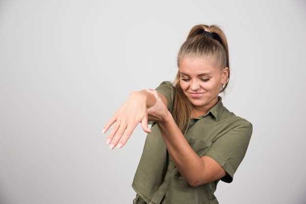 Почему женщинам болят запястья рук?