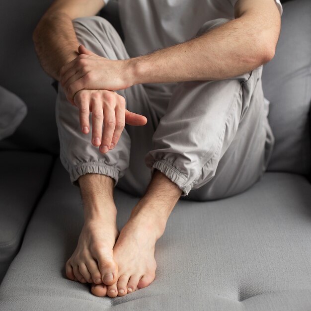 Причины боли в ногах у женщин и как им можно помочь